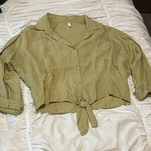 Cropped button down shirt olive green with tie waist long sleeve women’s medium